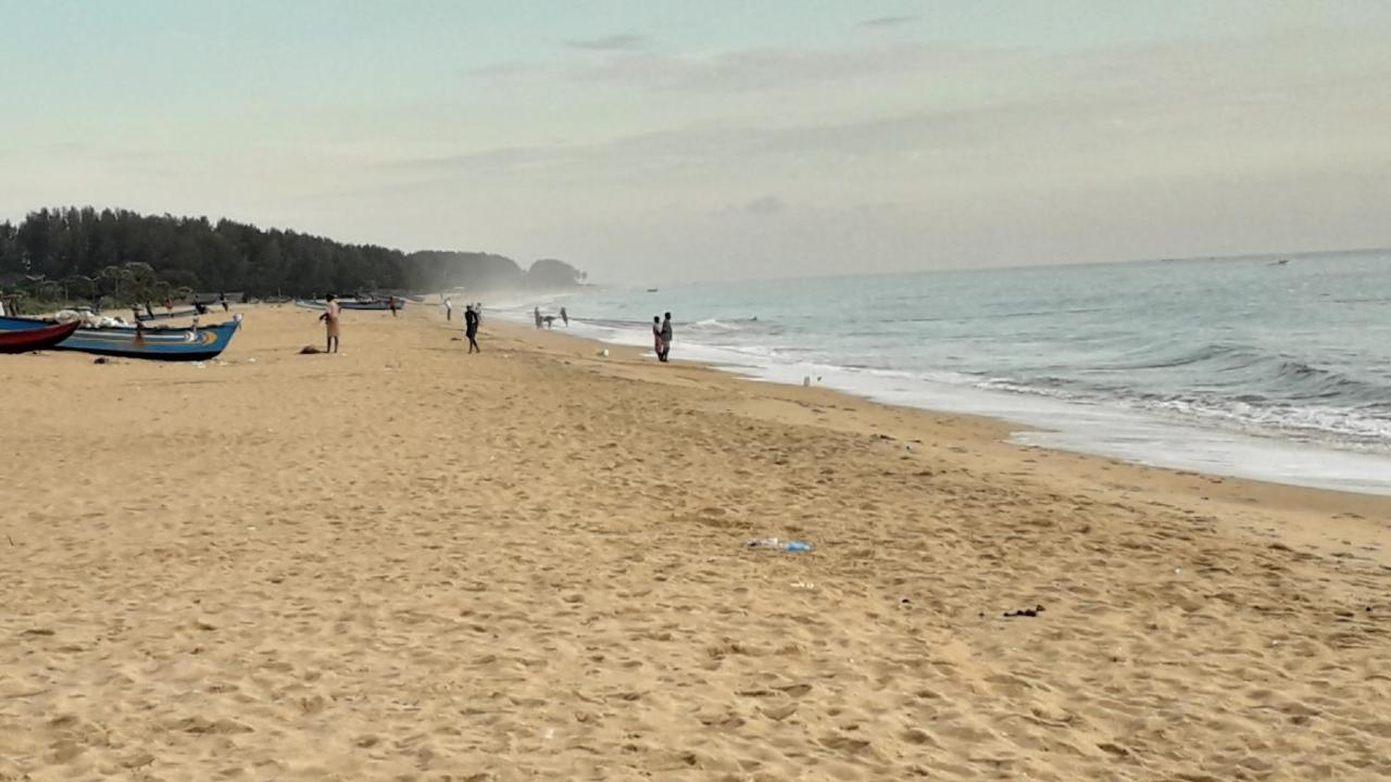 Kunam Beach Rest Inn Batticaloa Bagian luar foto