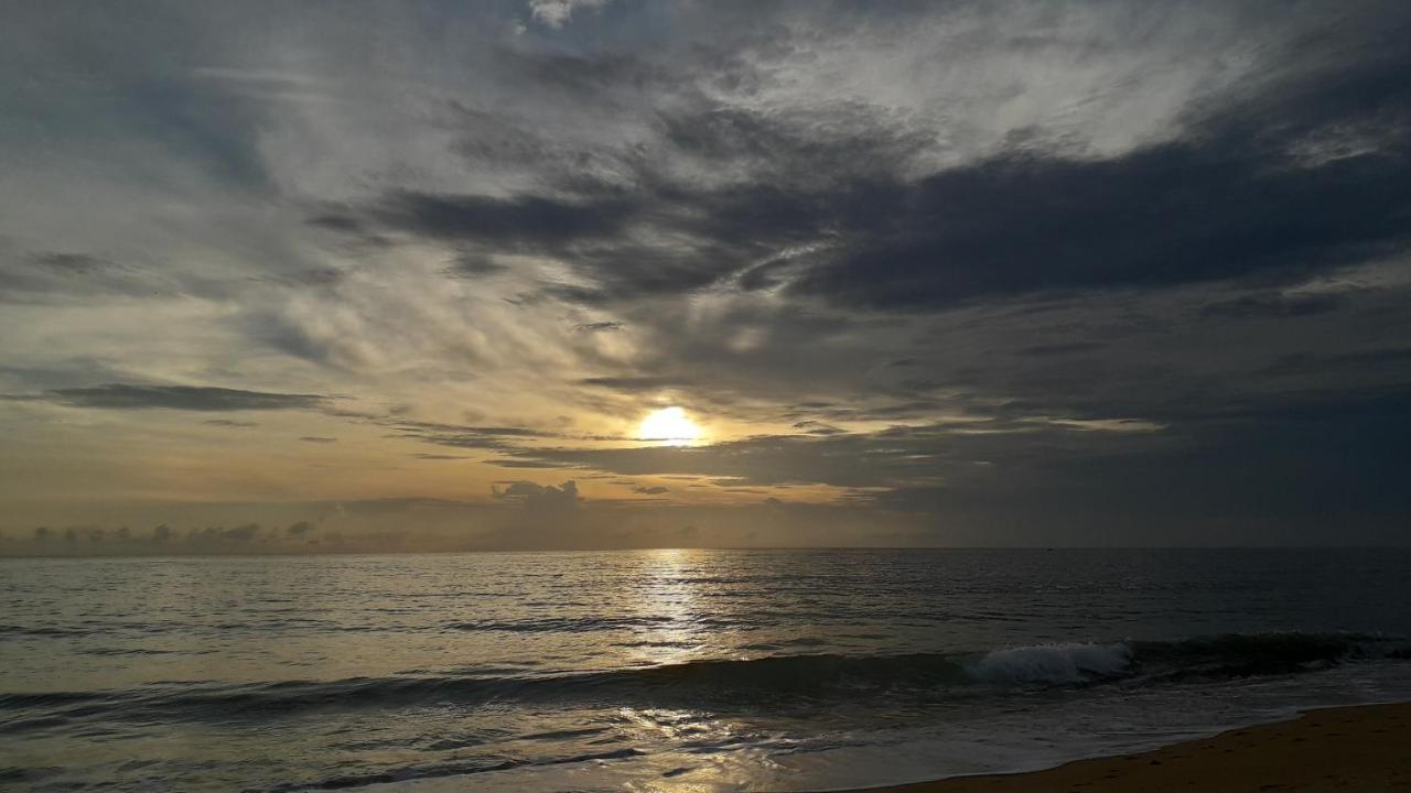 Kunam Beach Rest Inn Batticaloa Bagian luar foto