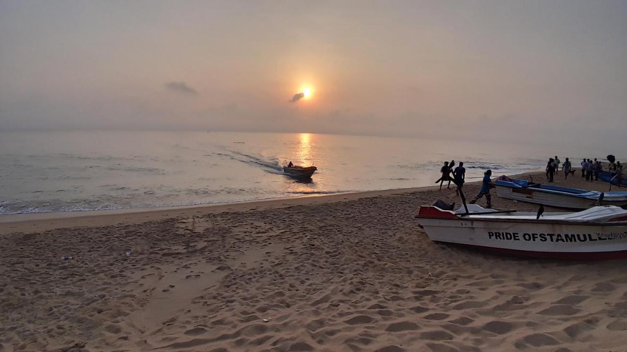 Kunam Beach Rest Inn Batticaloa Bagian luar foto