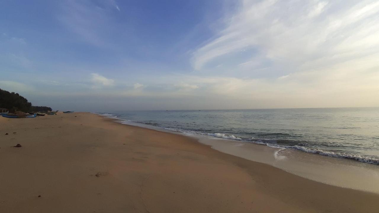 Kunam Beach Rest Inn Batticaloa Bagian luar foto