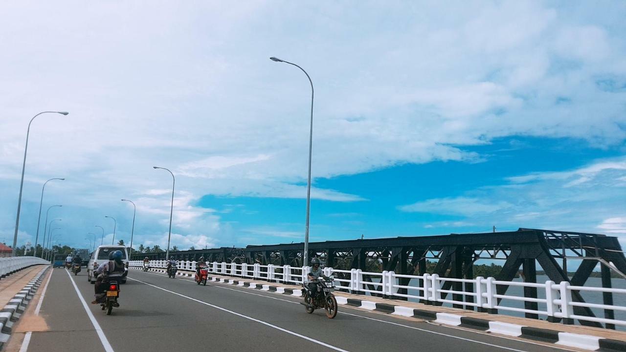Kunam Beach Rest Inn Batticaloa Bagian luar foto