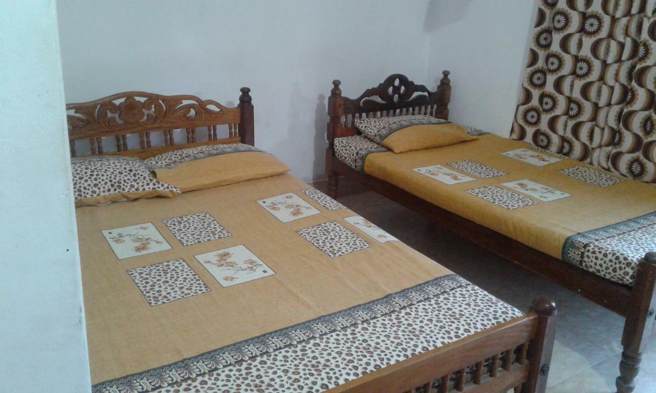Kunam Beach Rest Inn Batticaloa Bagian luar foto