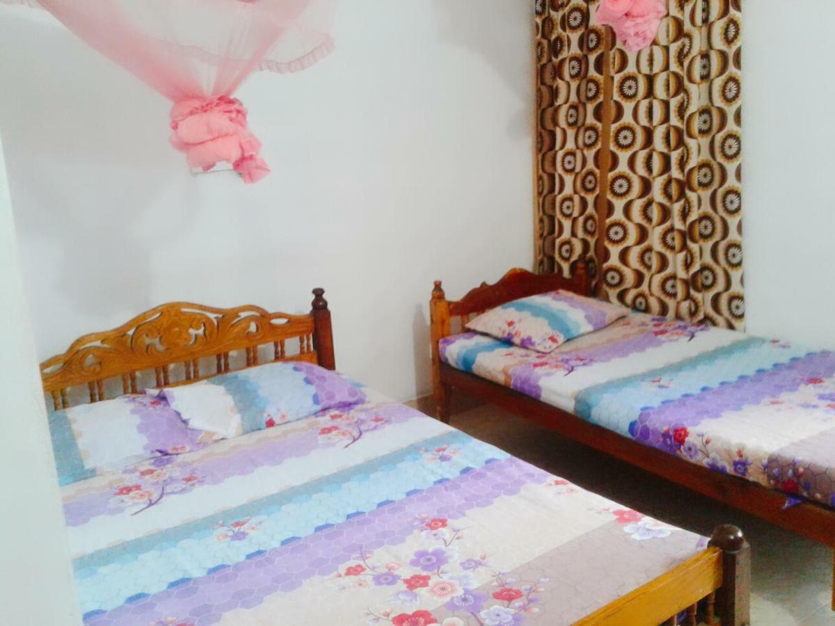 Kunam Beach Rest Inn Batticaloa Bagian luar foto