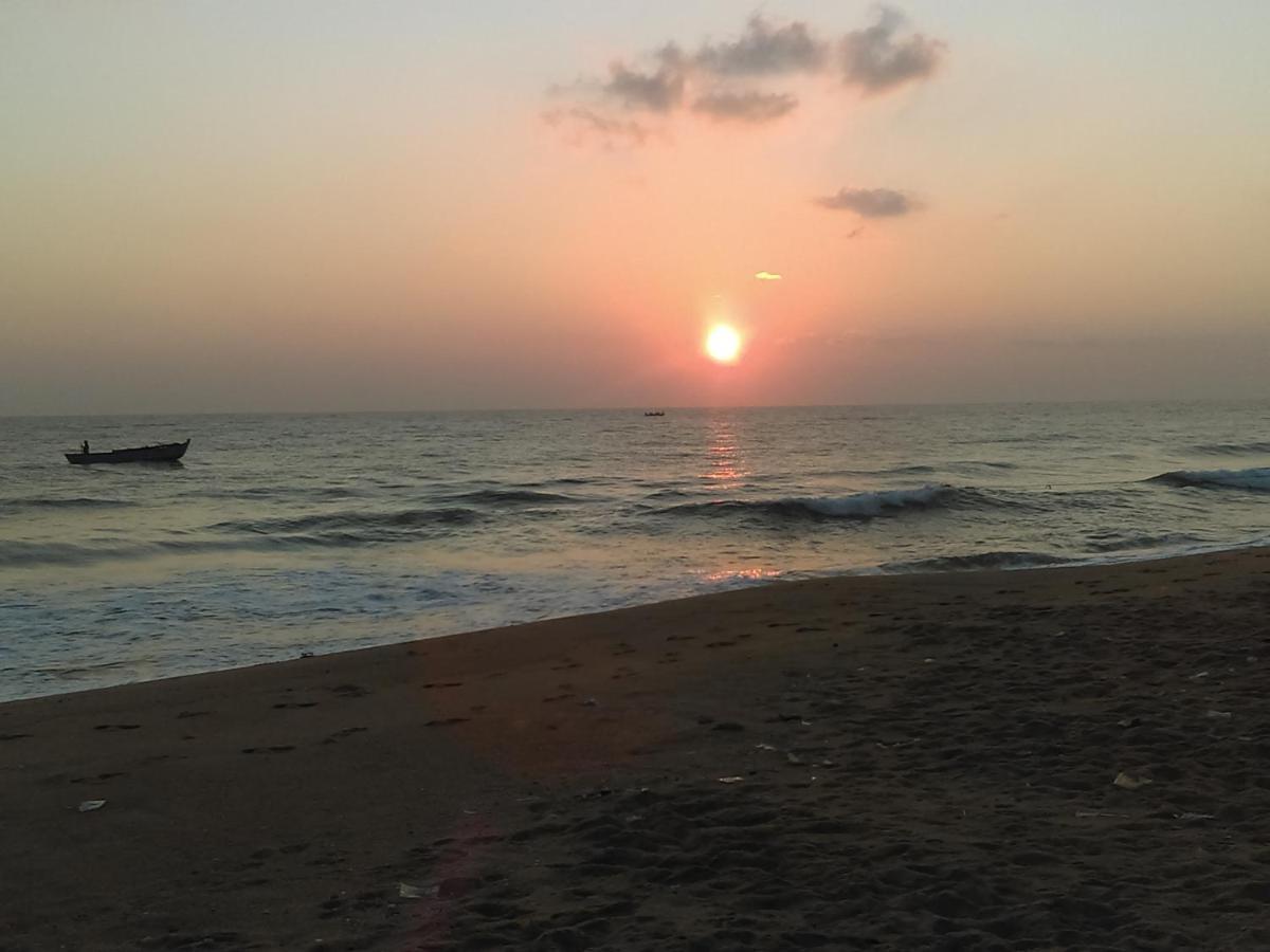 Kunam Beach Rest Inn Batticaloa Bagian luar foto