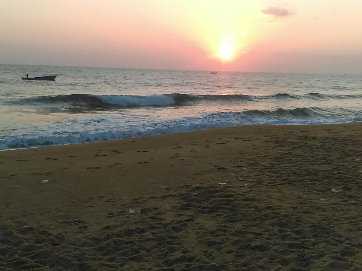Kunam Beach Rest Inn Batticaloa Bagian luar foto