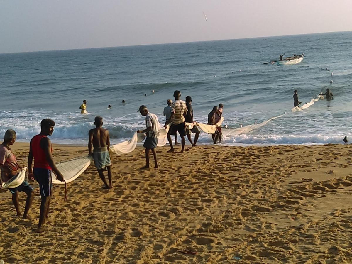 Kunam Beach Rest Inn Batticaloa Bagian luar foto